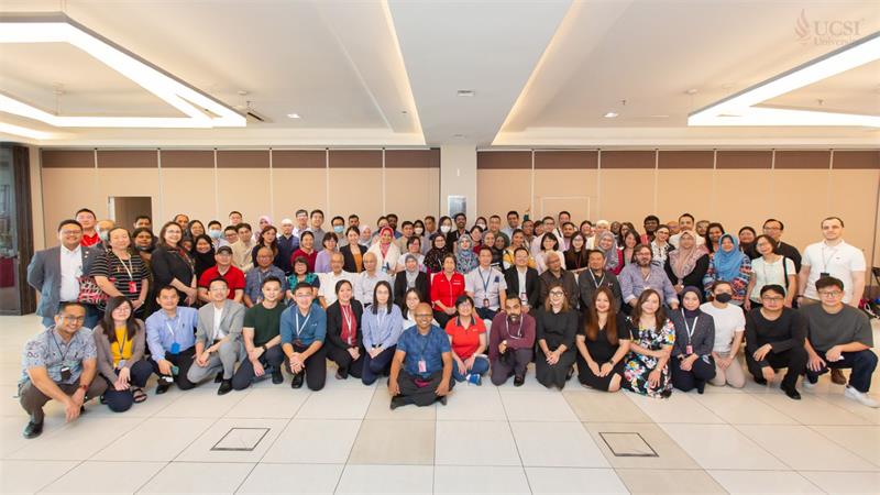 思特雅大學(xué)?？粕暾?qǐng)條件